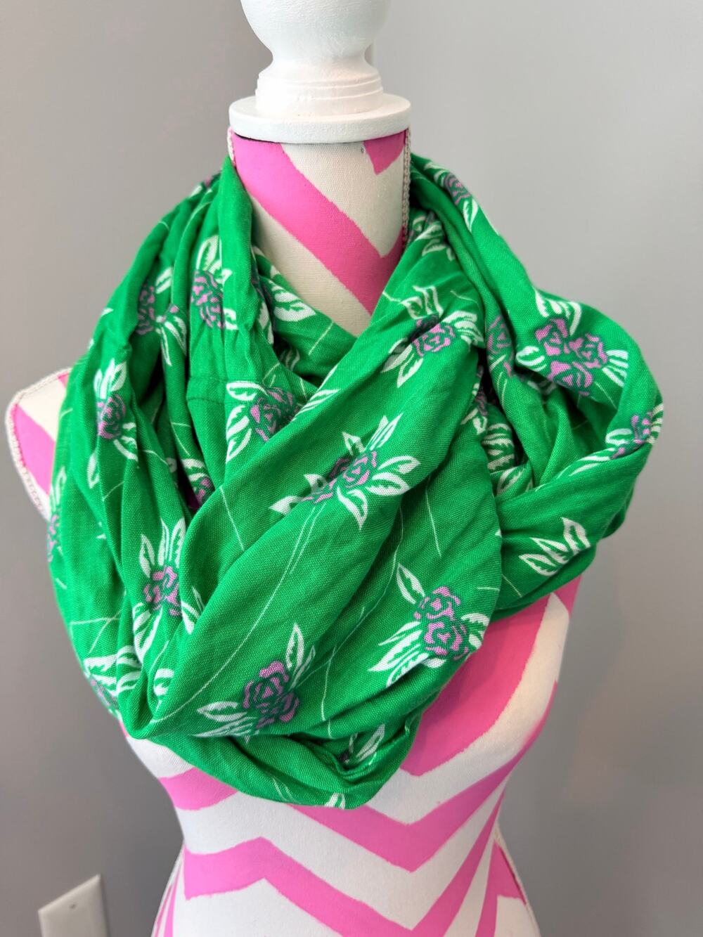 Liz Claiborne New York Green Floral Infinity Loop Scarf One Size 100% Rayon OS